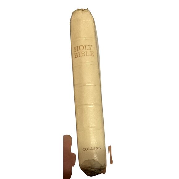 VTG WHITE LEATHER 70s HOLY BIBLE ILLUSTRATED OLD NEW TEST PUBLISHED IN THE UK - Picture 6 of 8